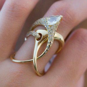 18k Yellow Gold White Sapphire Ring